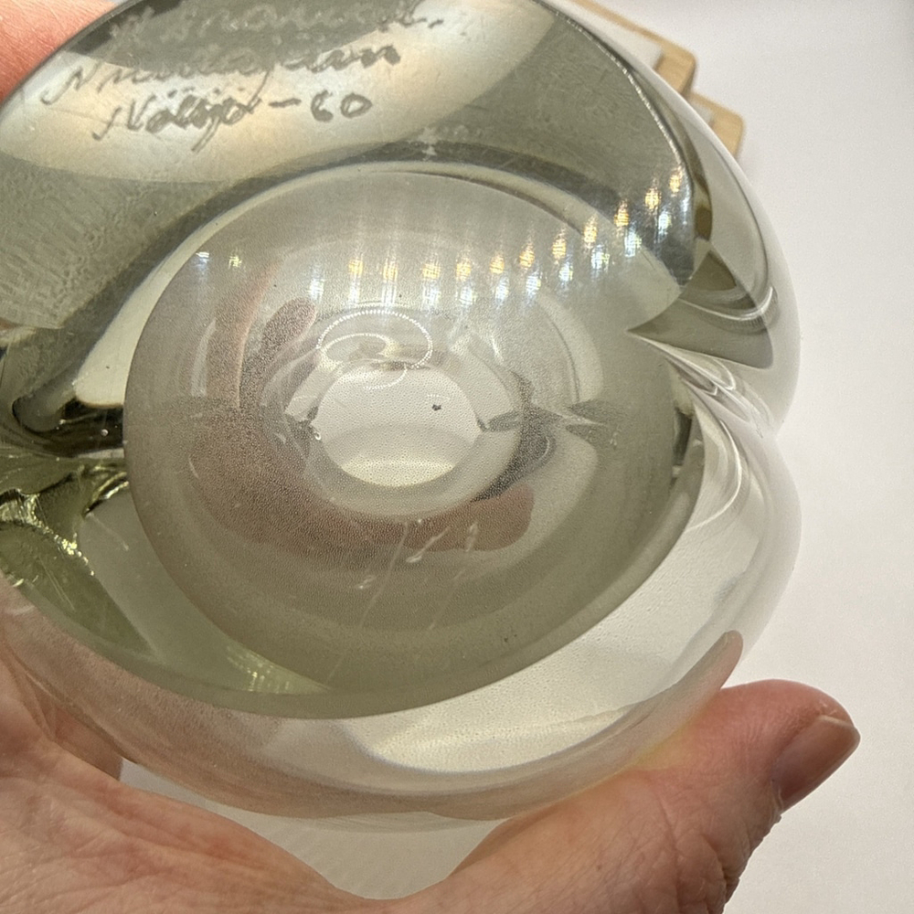 Vtg. MCM "Usva" art glass vase by Kaj Franck for Nuutajärvi Notsjö, Finland 5” - Picture 11 of 14